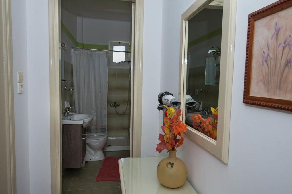 Matrona Apartments Poros Town Bagian luar foto