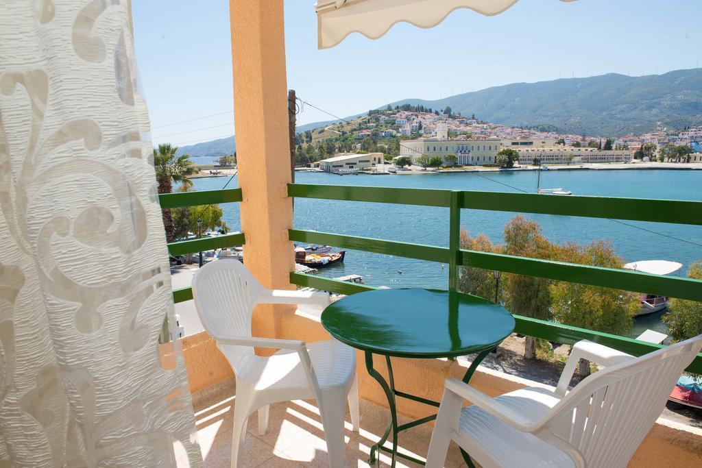 Matrona Apartments Poros Town Bagian luar foto