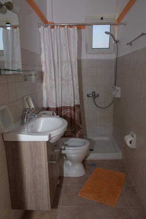 Matrona Apartments Poros Town Bagian luar foto