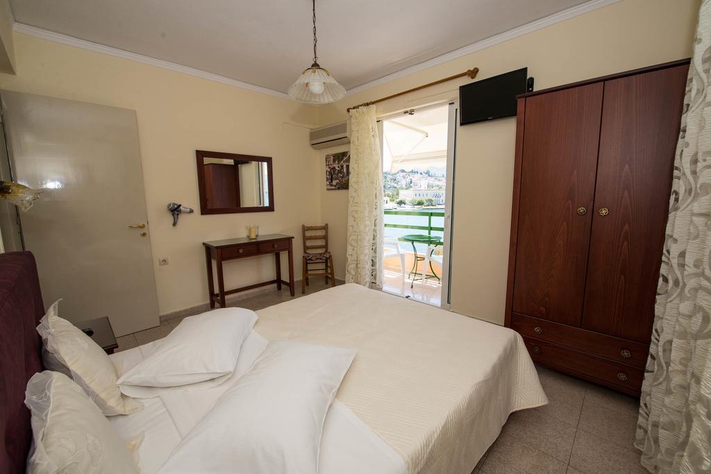 Matrona Apartments Poros Town Bagian luar foto