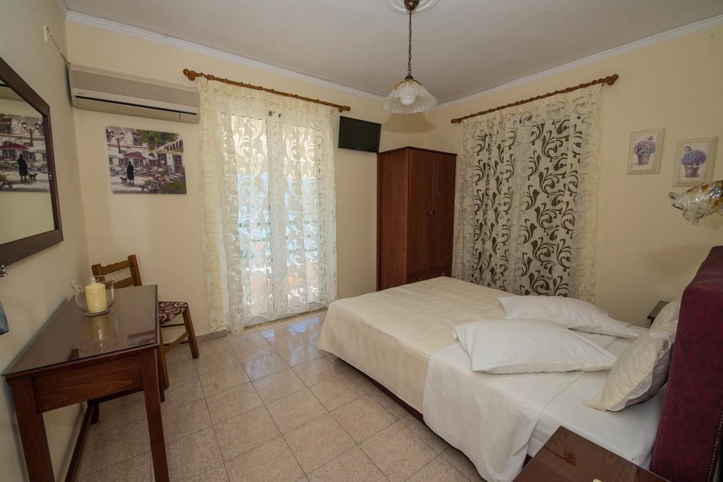 Matrona Apartments Poros Town Bagian luar foto